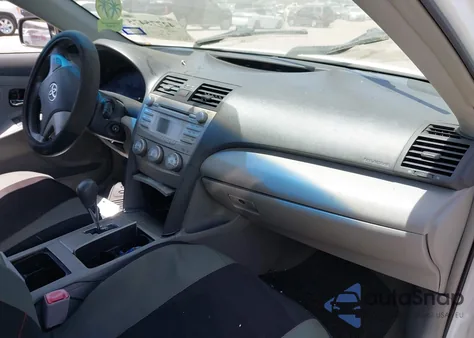 2011 Toyota Camry Le z USA, uszkodzony, nr VIN 4T1BF3EK1BU625923